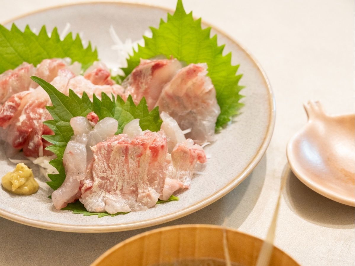 まずは平鯛の刺身