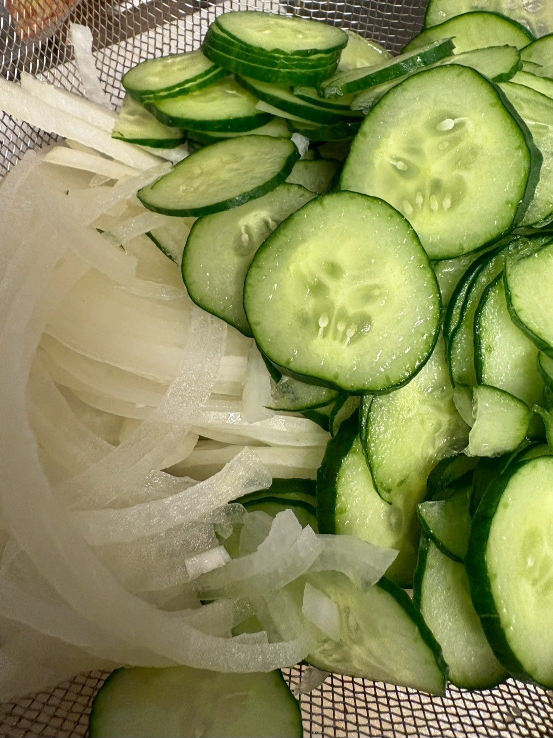 玉ねぎとキュウリは薄切り！