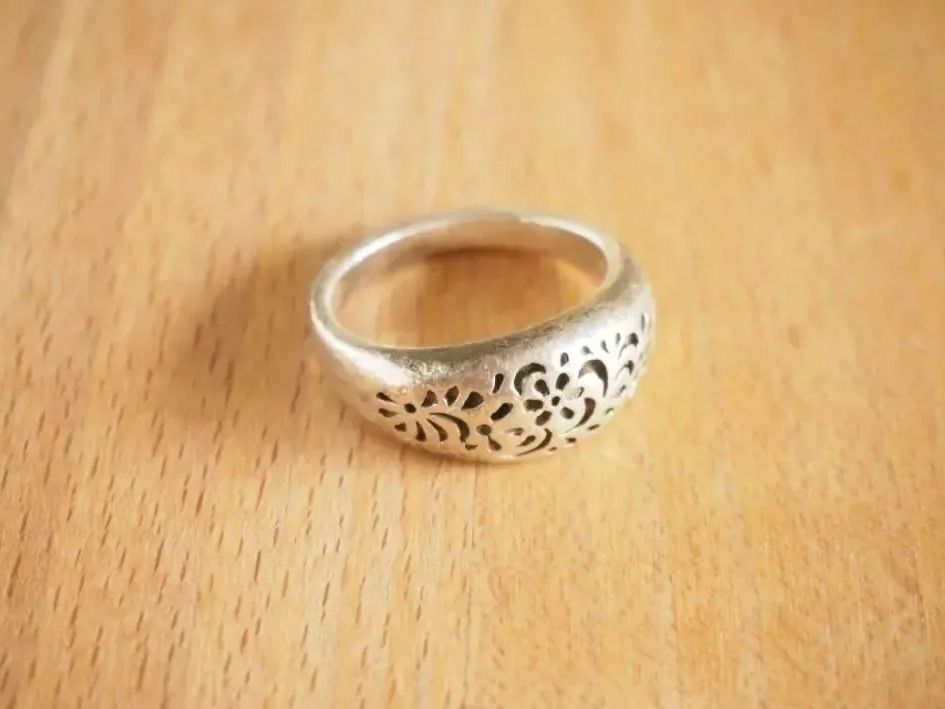 『重曹×アルミホイル』の威力がすごすぎた！黒ずんだシルバーが秒で大復活！？