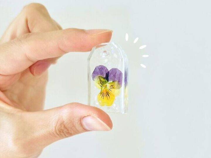 やってみたら感動♡秋の花がもっと可愛くなる"押し花レジン"。スリコ+100均で手軽に作れます♪