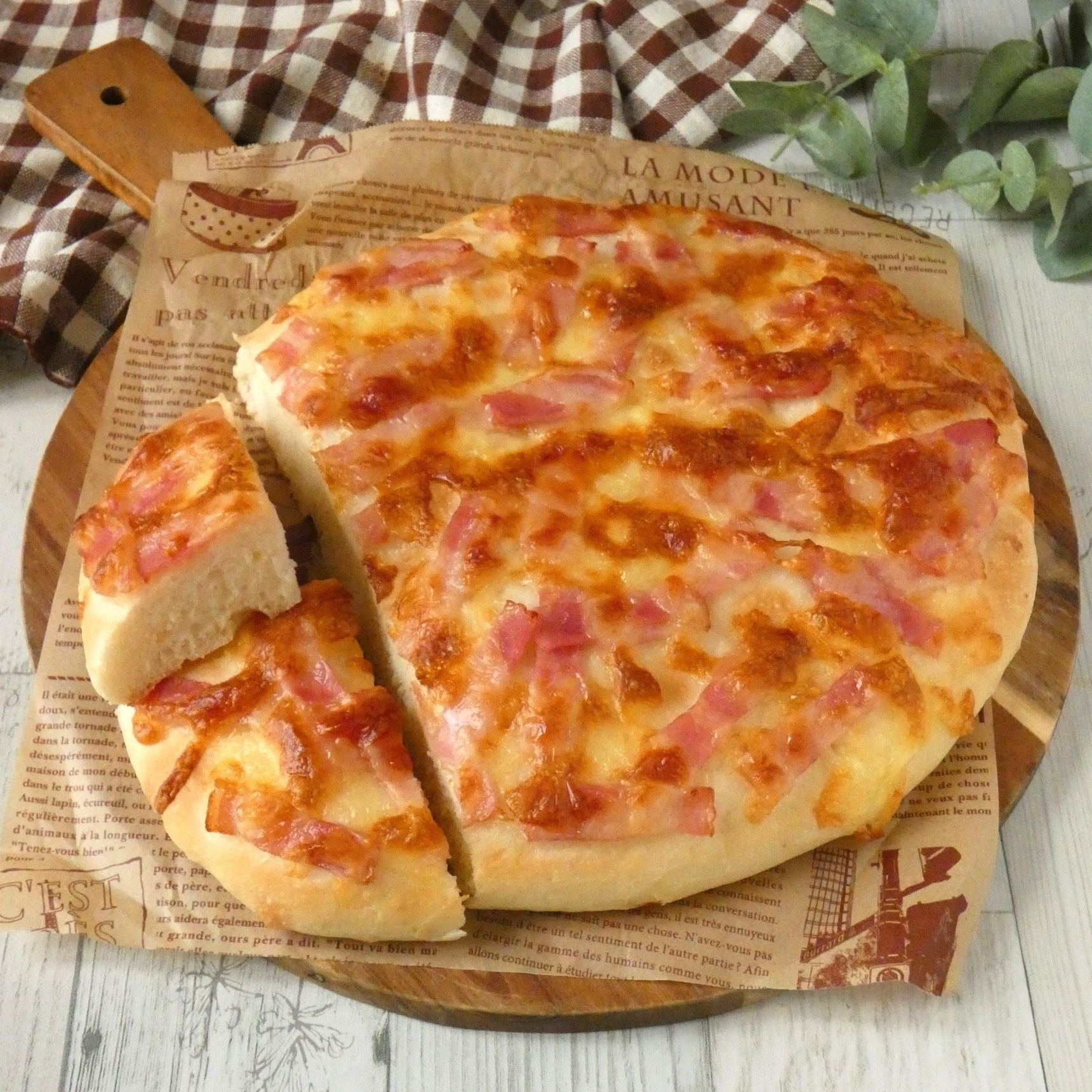 一次発酵までホームベーカリーにおまかせ！「ベーコンチーズフォカッチャ」