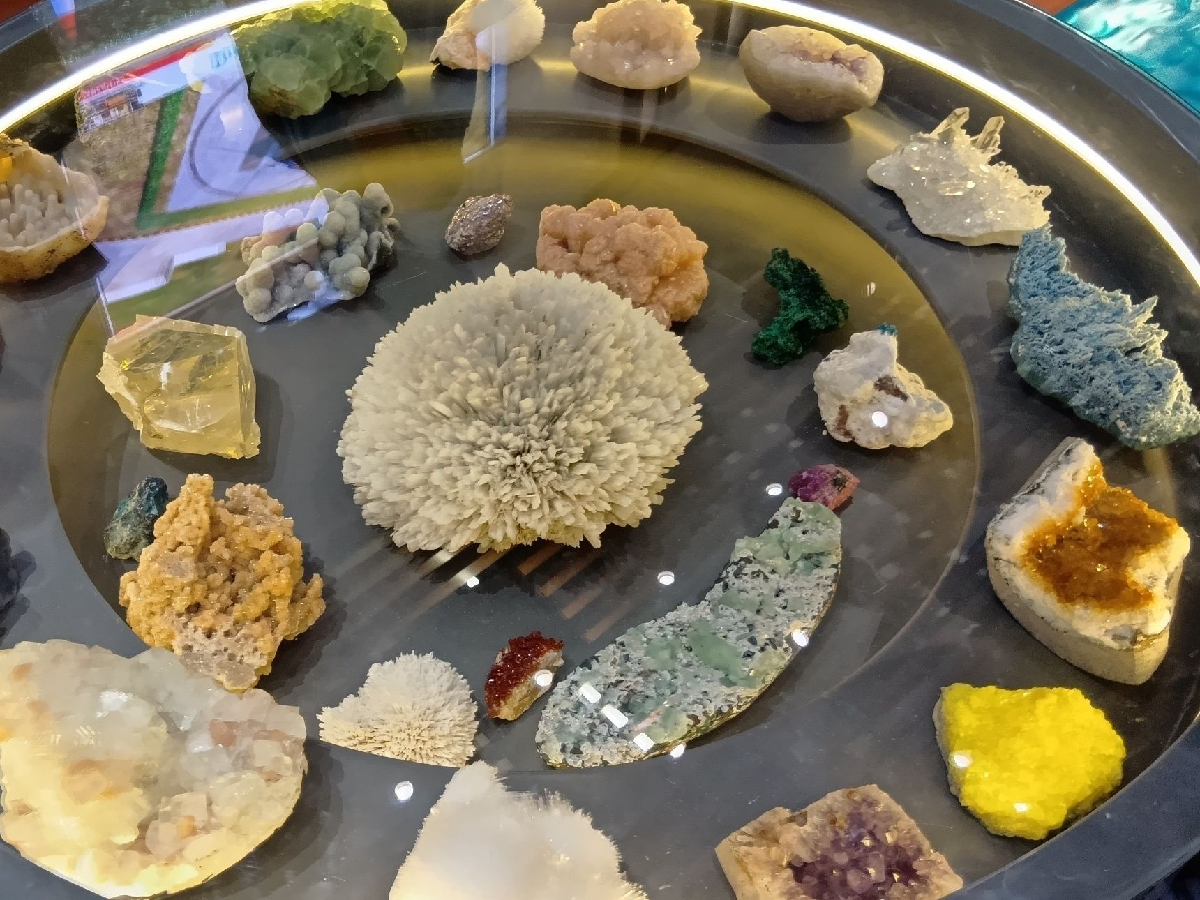 地球が生んだ奇跡ともいえる天然石の世界、本当に奥が深いですよね～！