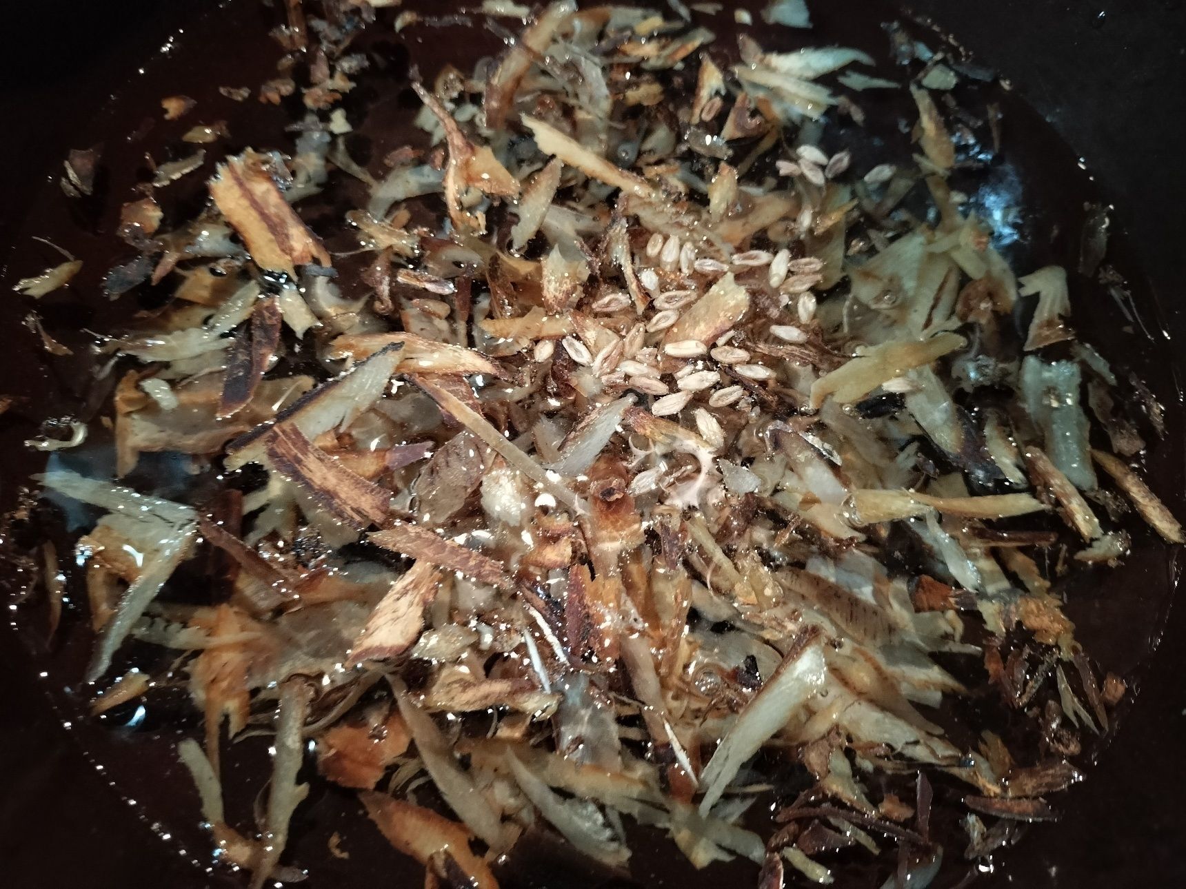 1、鉄鍋に、材料●を入れる→ひと煮立ちさせる→アクを取りながら、弱火で30分程煮る（れんこんと大根が柔らかくなるまで）