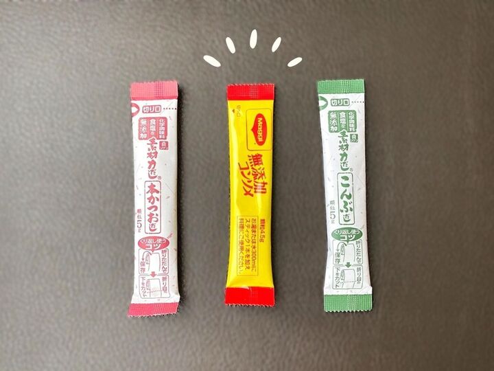 スティック調味料が倒れない!身近なアイテムでできる"立てる収納"が便利すぎた♡