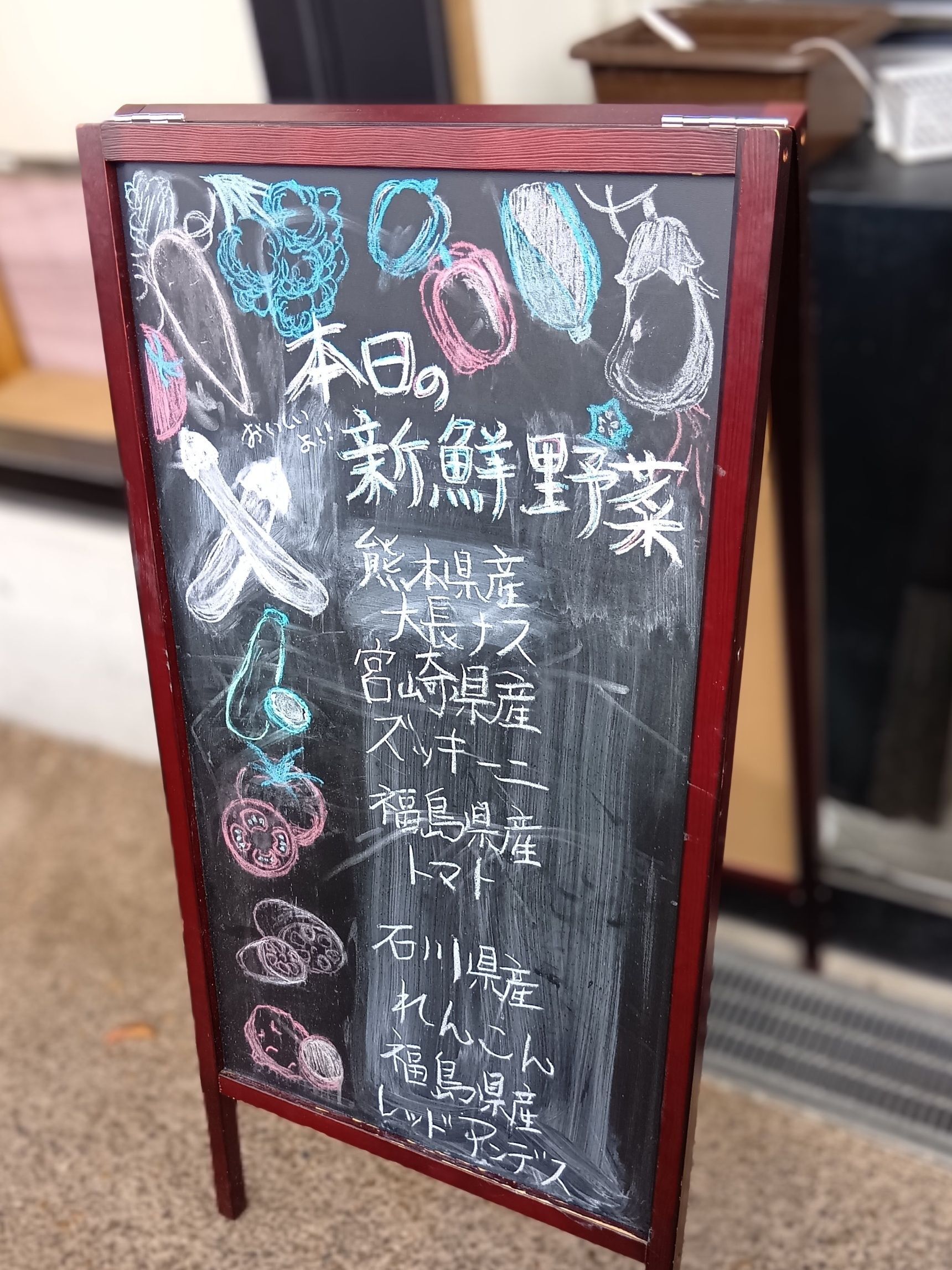 ゆったりとした芝生広場とグリーンに囲まれた「てんしば」にある ソライロキッチンさん