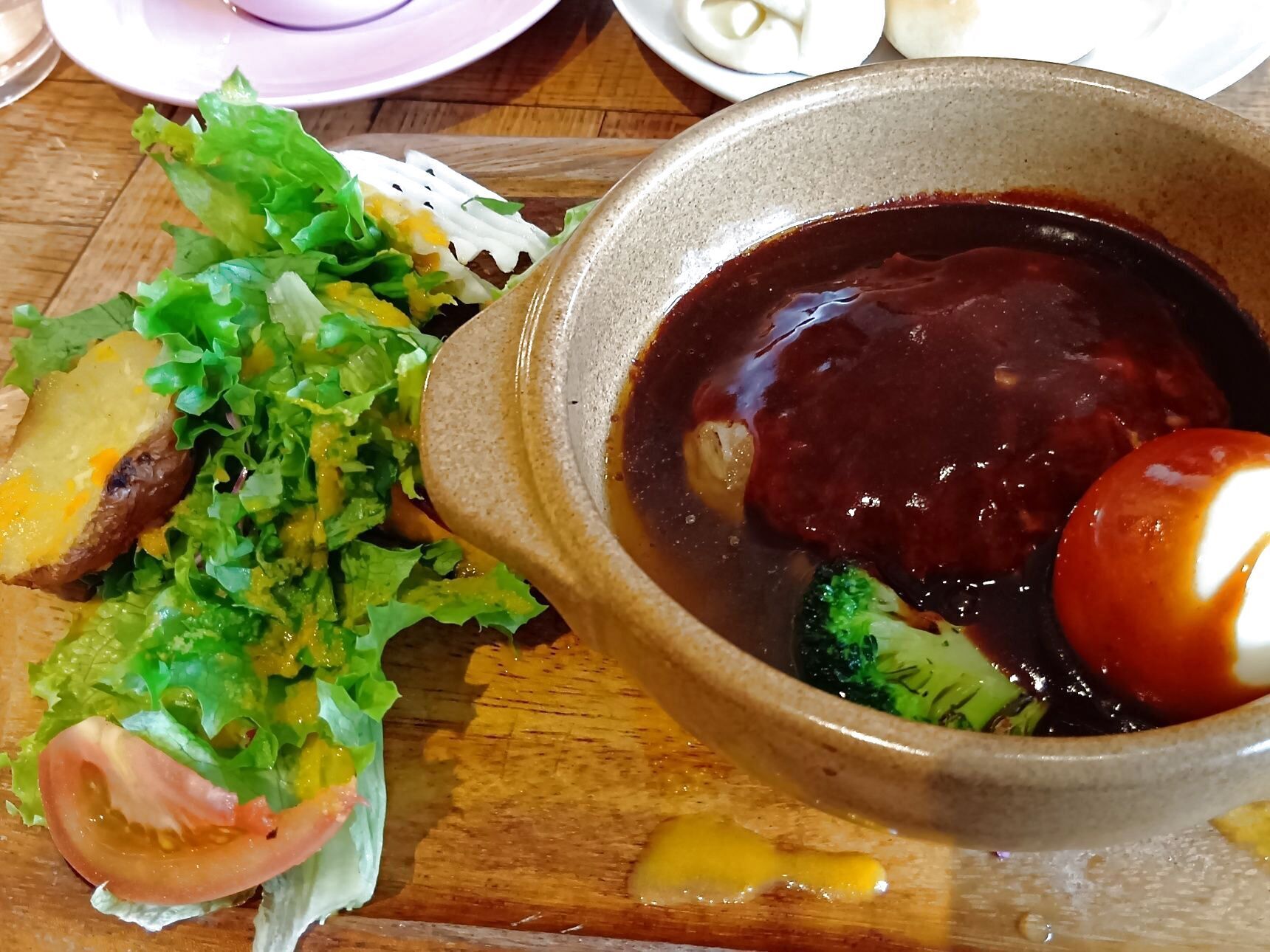 お料理が到着したタイミングでパンをトースターで温めれば、ほっかほっかの状態でいただけますよ！