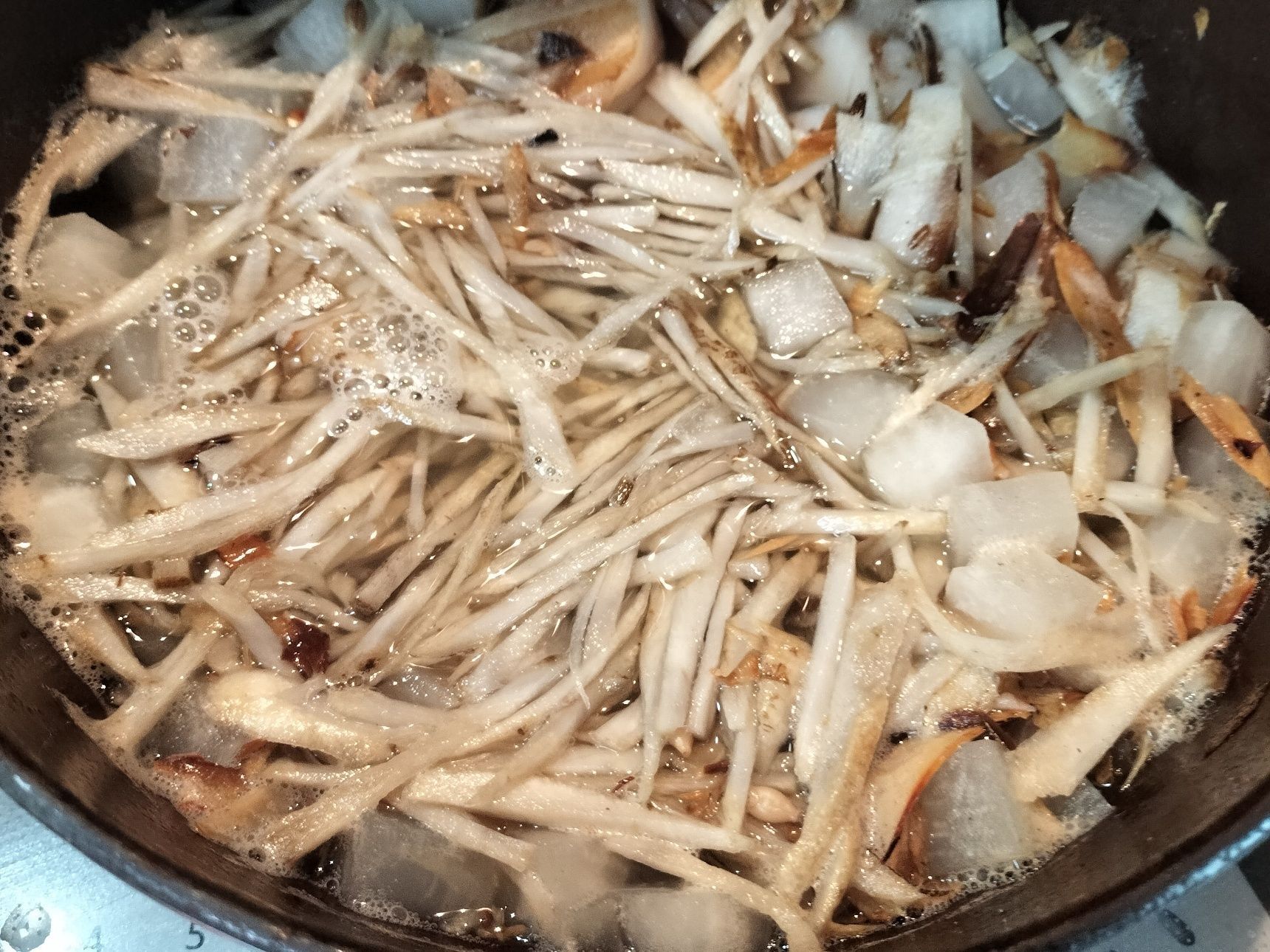 3、ごぼうを加える→弱火で5分程煮る