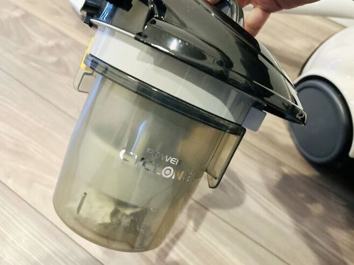 『掃除機のゴミ捨て』が劇的ラクになる方法!フローリングワイパーを1枚入れるだけで→断然スムーズに♪