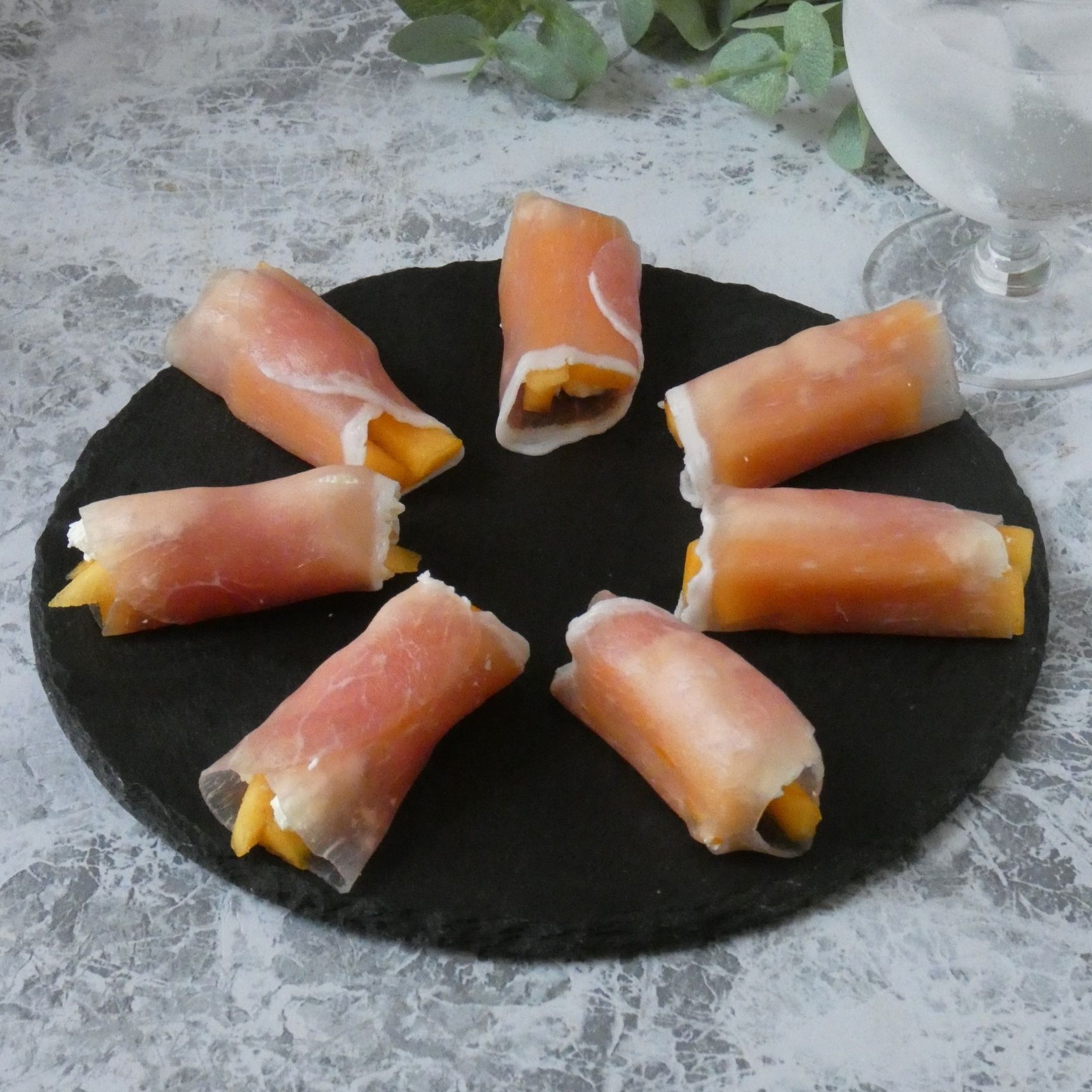 材料3つ！「柿とクリームチーズの生ハム巻」