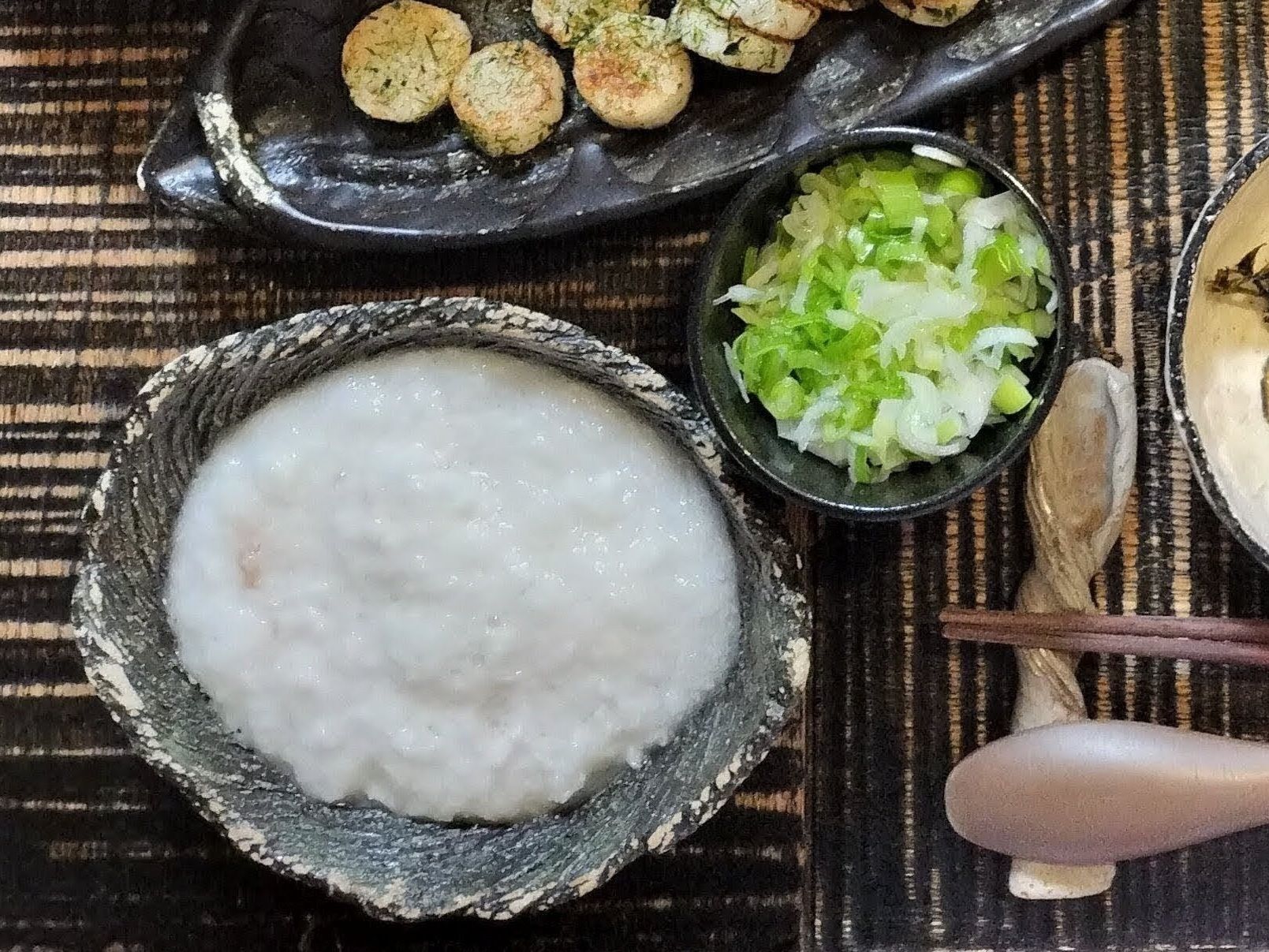 ■8割程食べ終わったら、蟹鍋スープの素（180g程）と追加用のすりおろし長芋と長ネギを加えて混ぜる→ひと煮立ちさせる→溶き卵を回し入れ、卵を加熱する→お好みの卵の状態になったら、軽く混ぜる