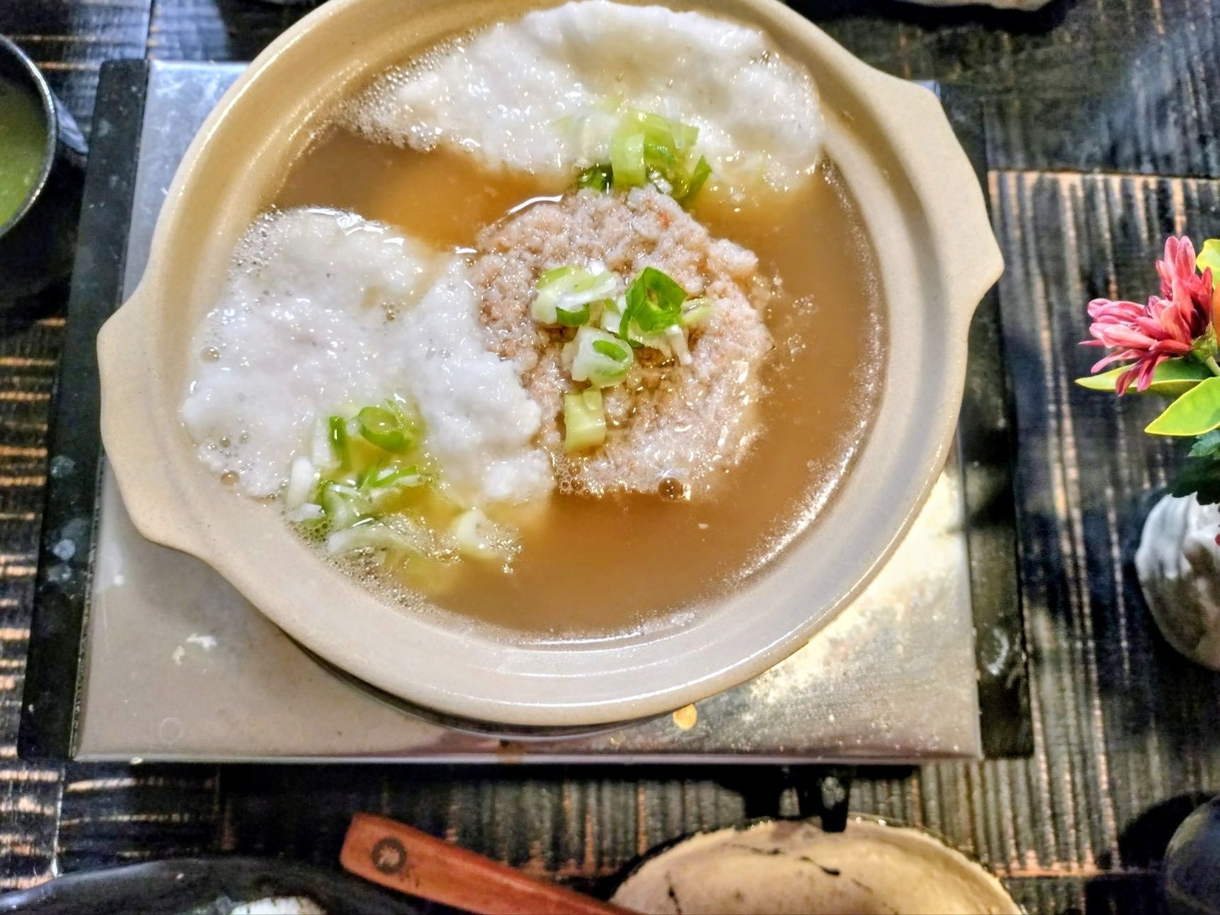 5、食べる直前に、手順4のすりおろした長芋を加えて混ぜる→ひと煮立ちさせる