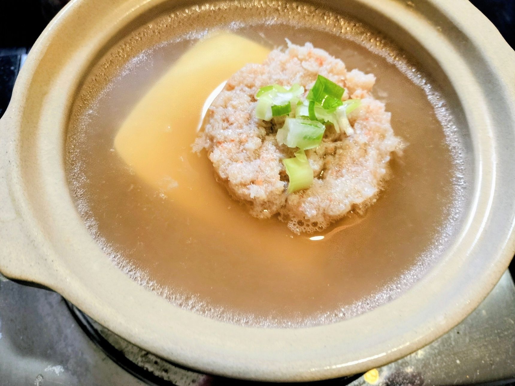 3、手順1の高野豆腐と蟹を加え、長ネギを添える