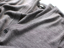 【ユニクロ】軽くてなめらかで保温力バツグン！40代大人女子が毎日着たい「万能カーデ」。1枚持っておくと安心です♡