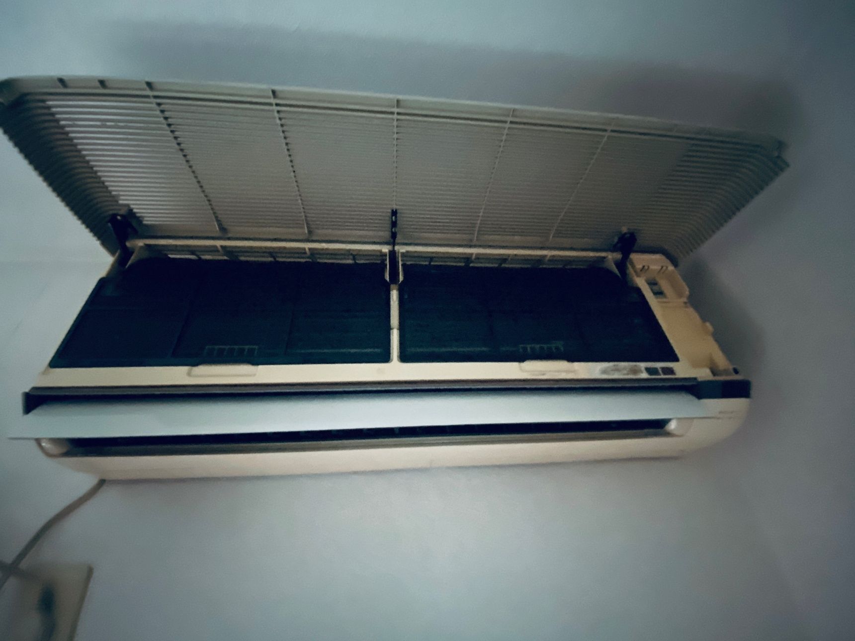 電気代を減らす工夫！「暖房の方が汚れやすいこまめなフイルター掃除」