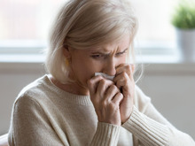 「げっぷが止まらない…」更年期女性に増えるげっぷ、そのまま放置しないで！気になる原因は