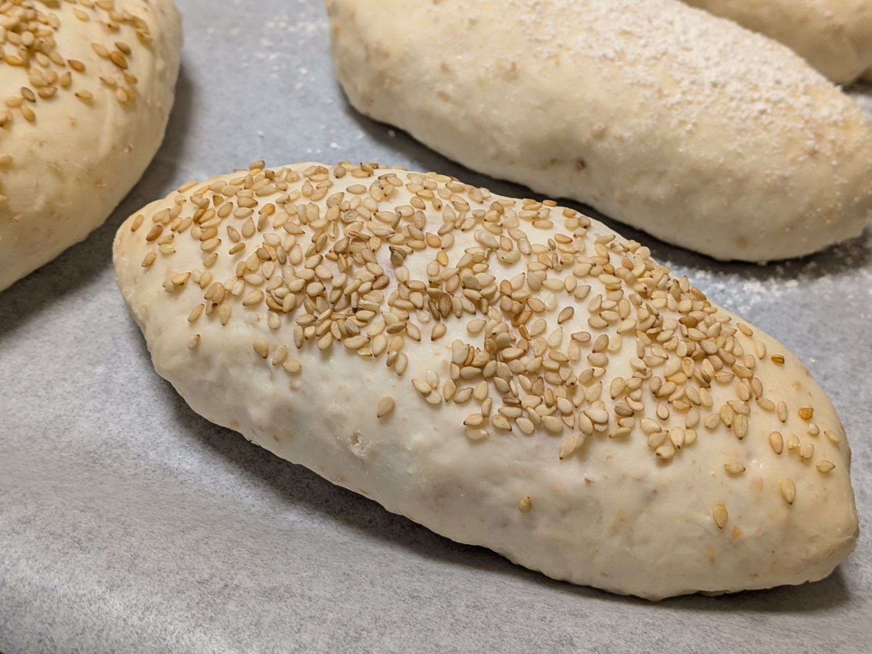 8、天板に並べ、ひとまわり大きくなるまで待つ。