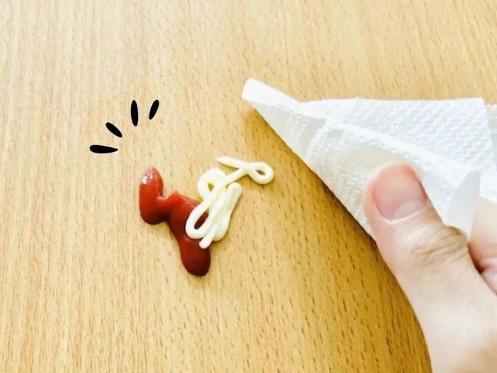 マヨやケチャップをこぼしたときは→まるで〈実験みたいなお掃除術〉で一瞬でピカピカに!