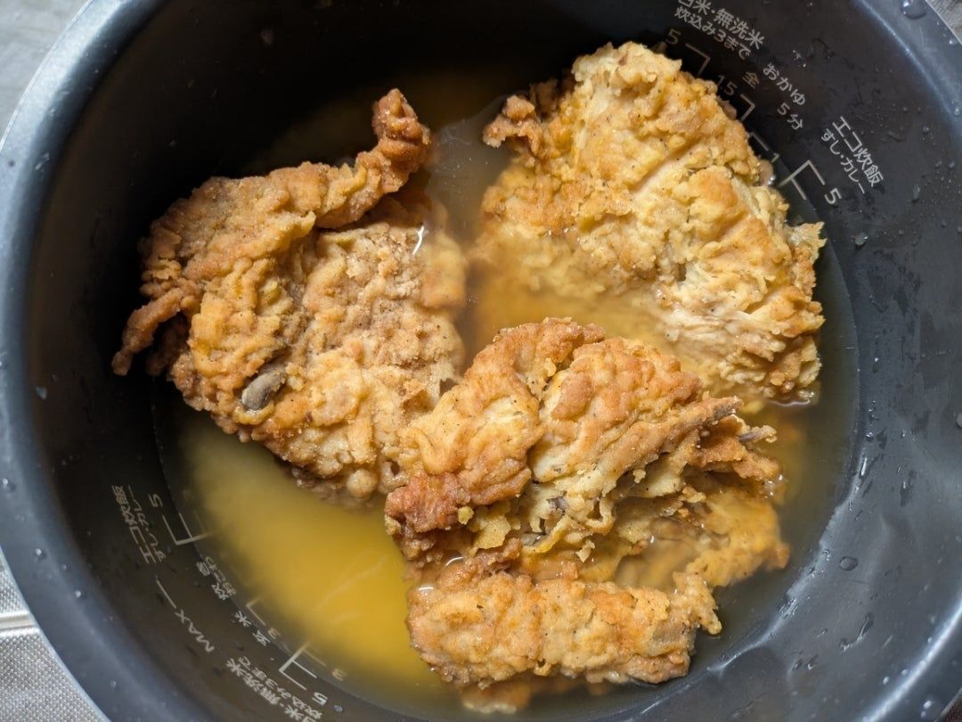 材料を炊飯器にすべて入れ、いつも通りご飯を炊く。