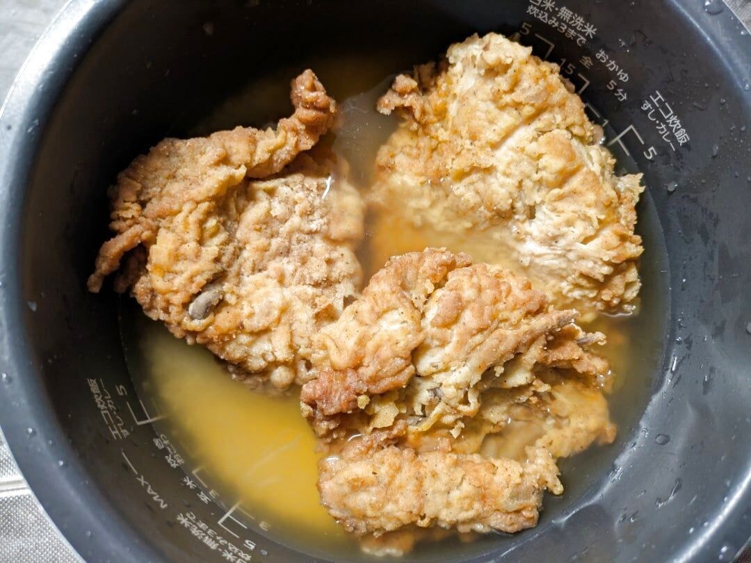 材料を炊飯器にすべて入れ、いつも通りご飯を炊く。