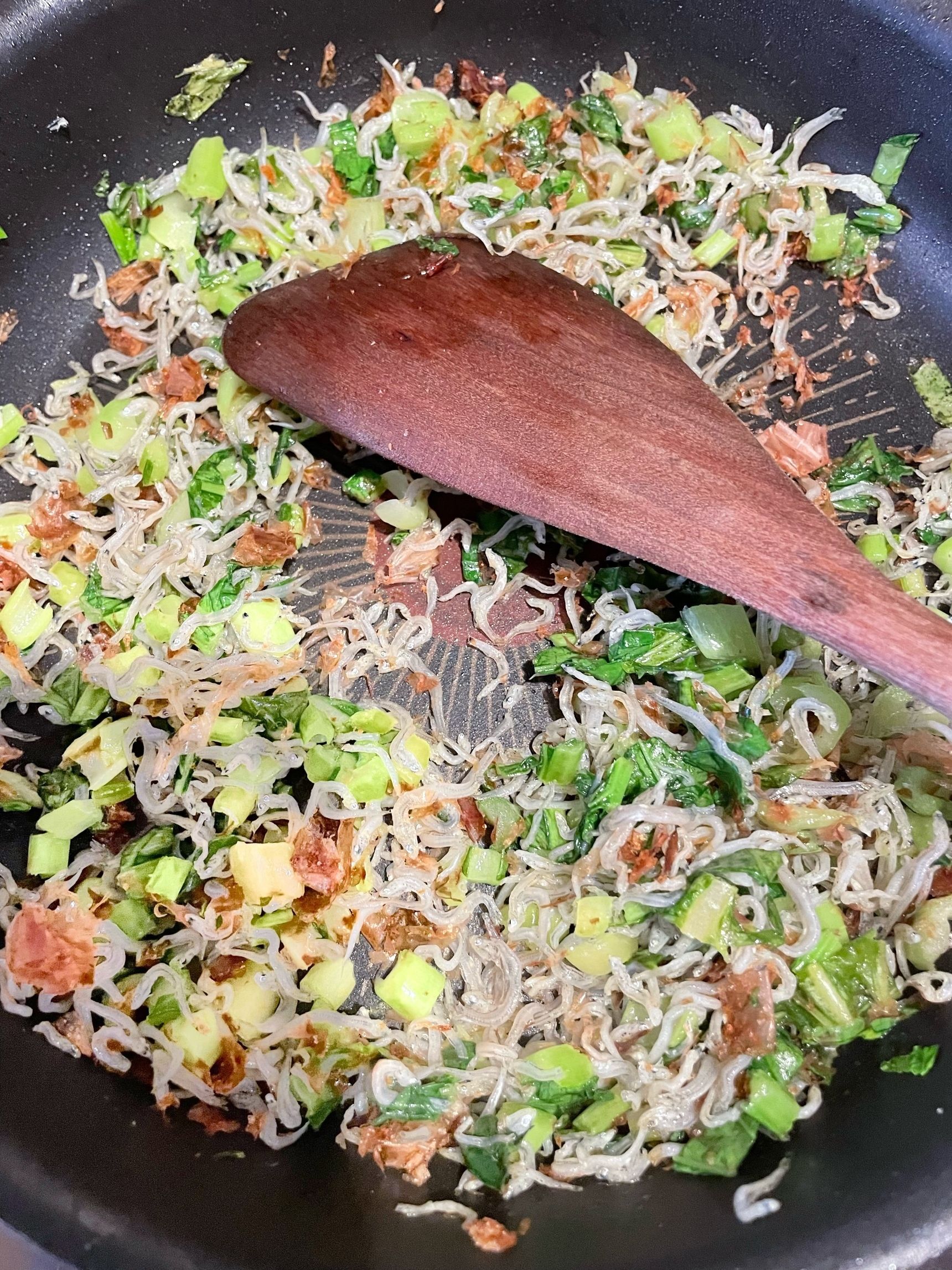 小松菜とちりめんじゃこのふりかけを作ります