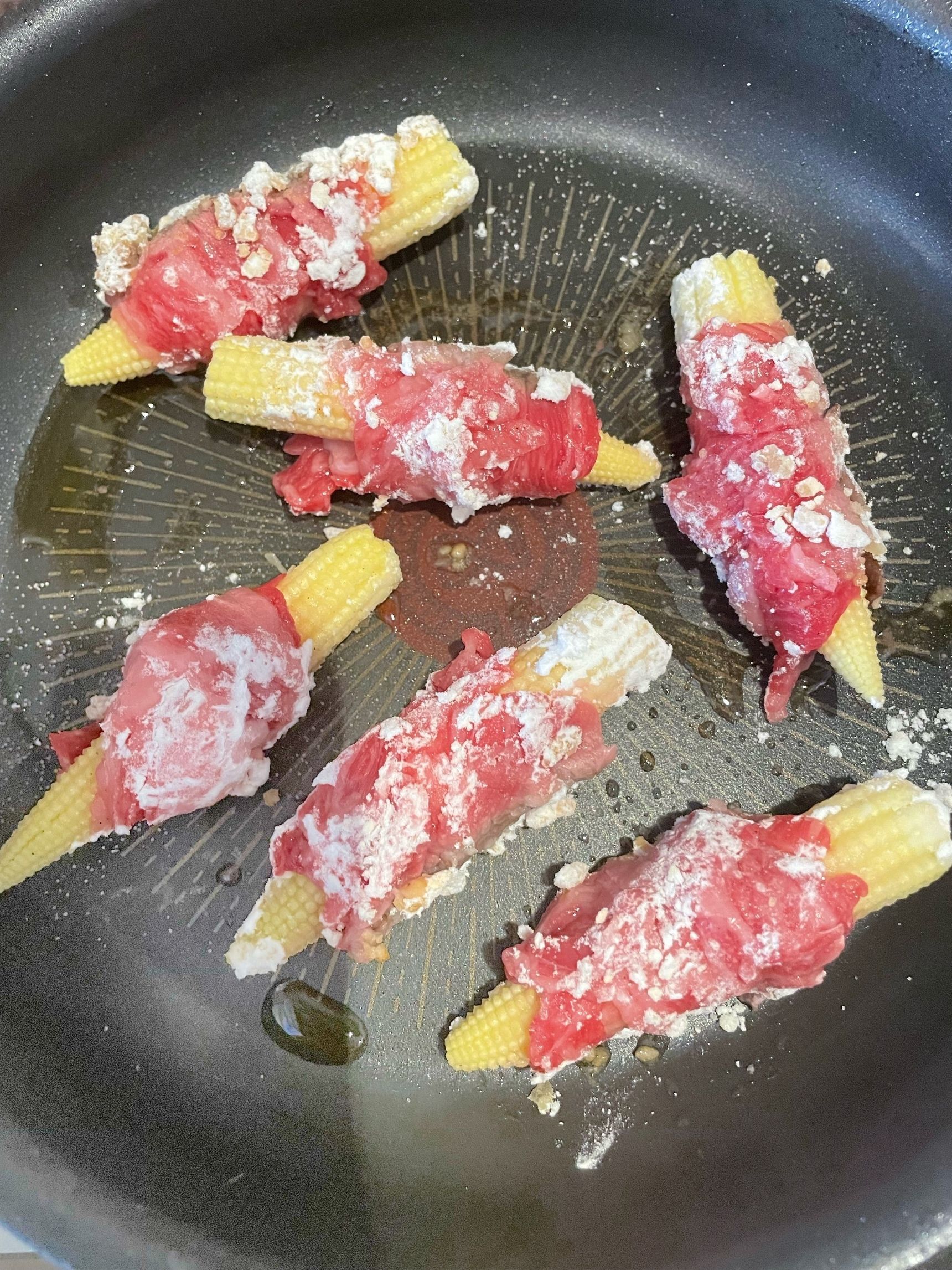 ヤングコーンの肉巻きを作ります