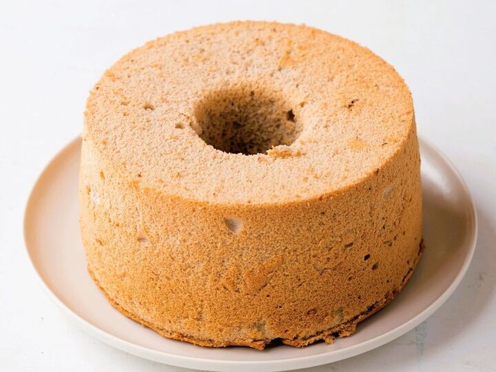 【オイルなし、グルテンなし】イチゴの「ふわふわシフォンケーキ」の作り方。体にやさしくて、太りにくいレシピです♪