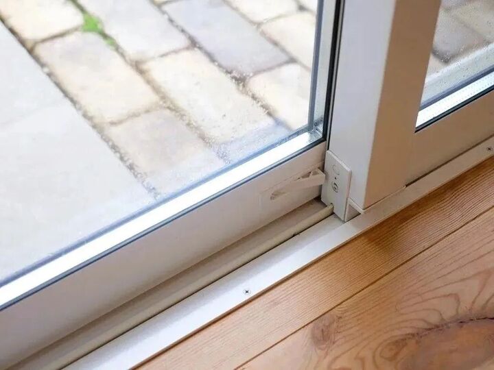 ベランダの掃き出し窓の「溝」を一発でキレイにする方法!驚くほど簡単だった♪