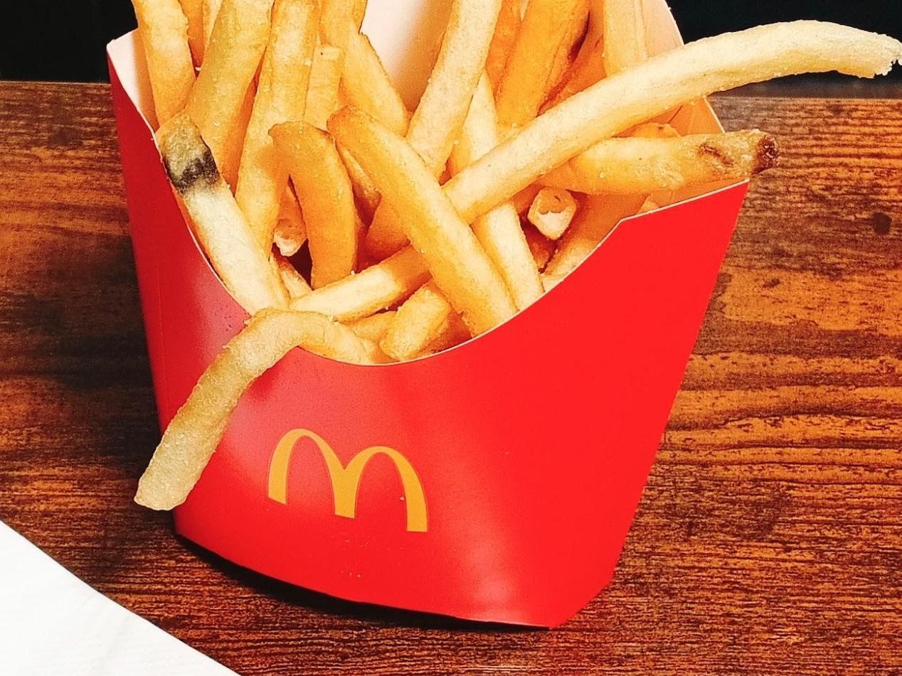 マックのポテト、食べるの待って！もう手が汚れない〈食べ方裏ワザ〉が天才でした♡