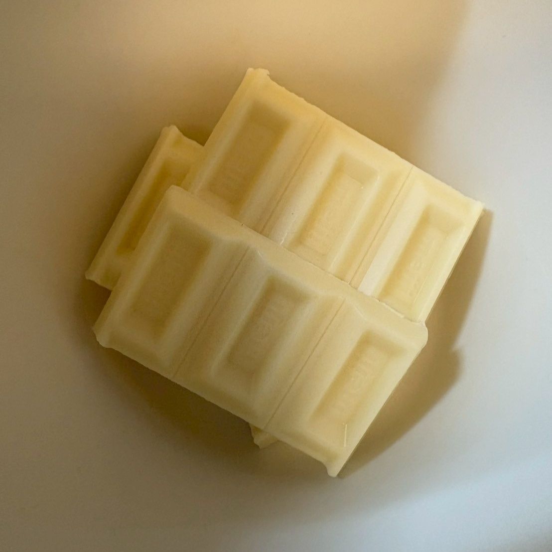 ホワイトチョコを溶かします