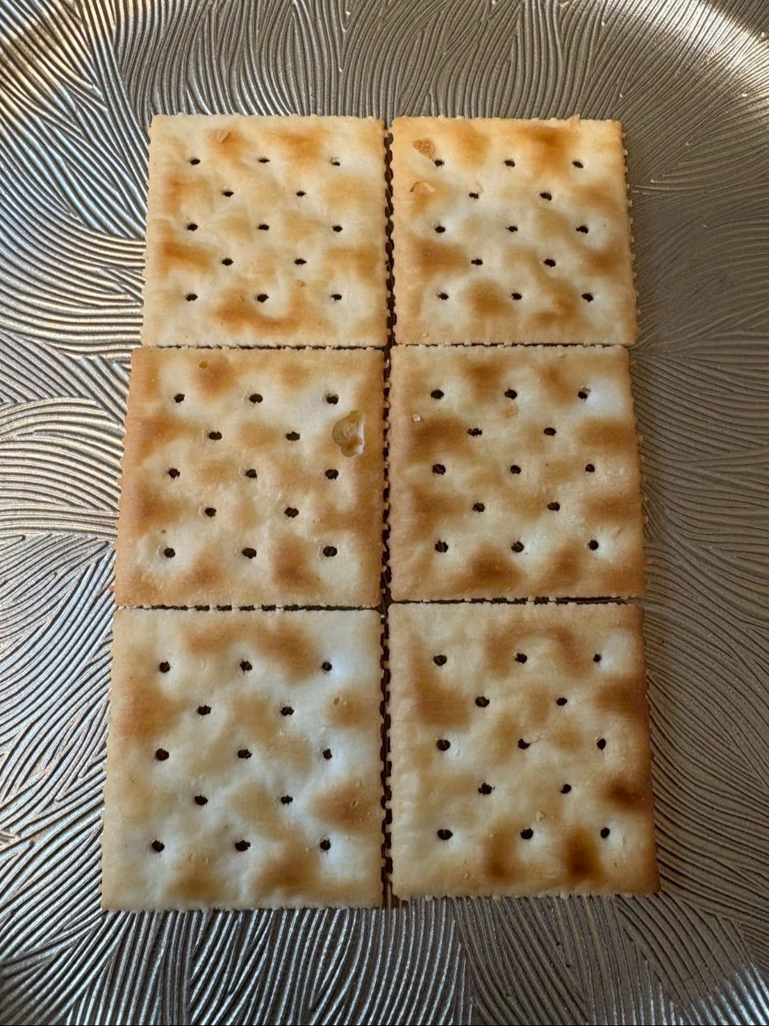 クラッカー6枚縦長に置きました