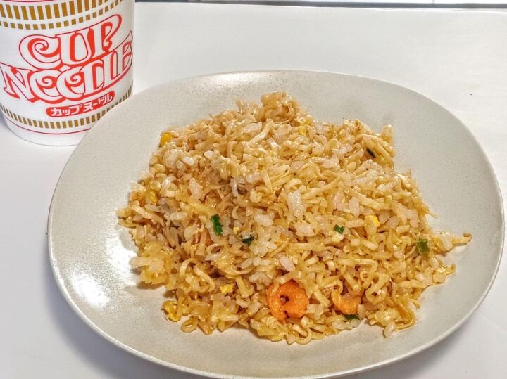 「そのまま食べるの?」いいえ、逆転アレンジします。カップ麺を激ウマにする裏ワザ2選【日清公式】