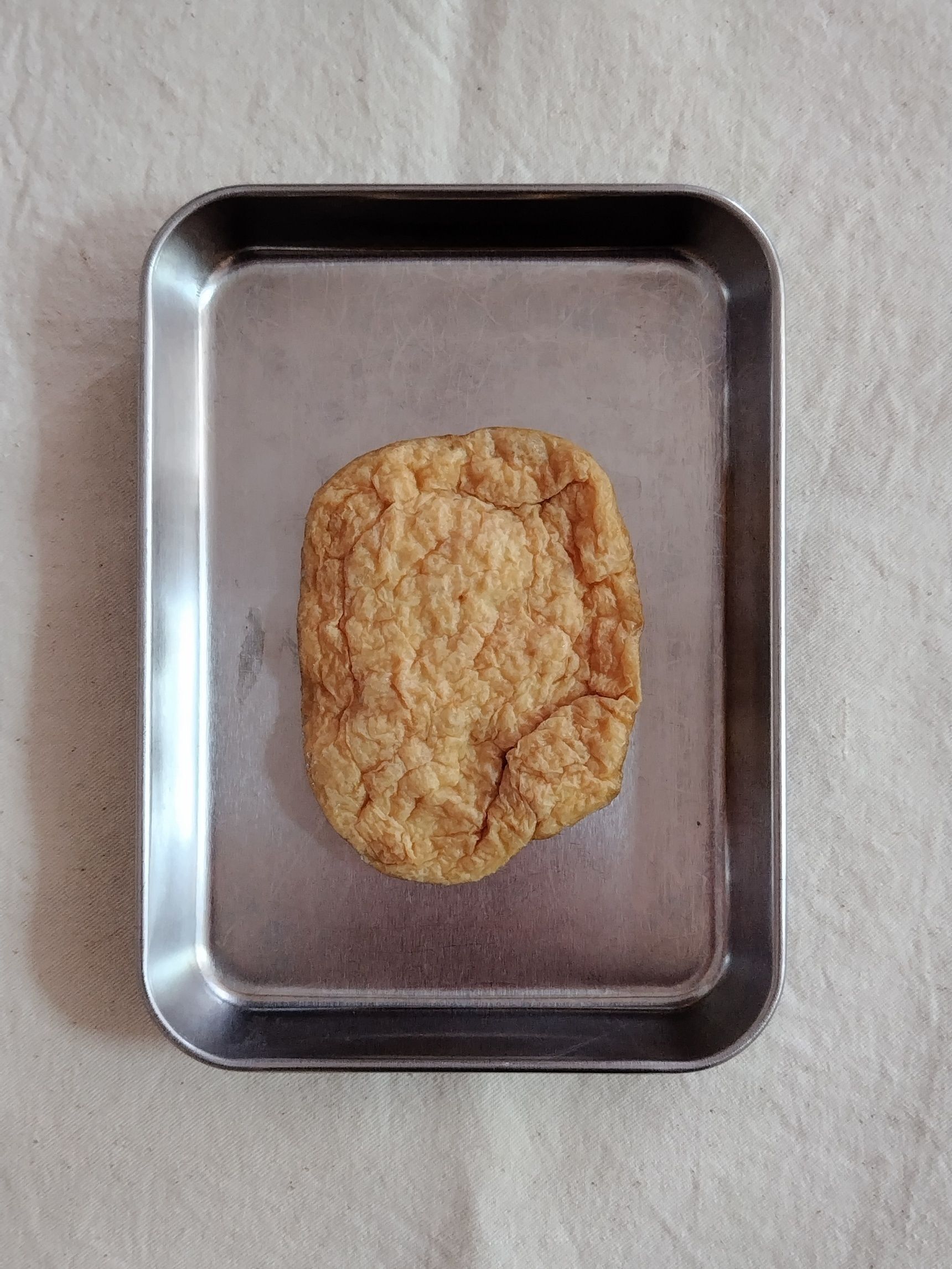 油揚げの油抜きをします