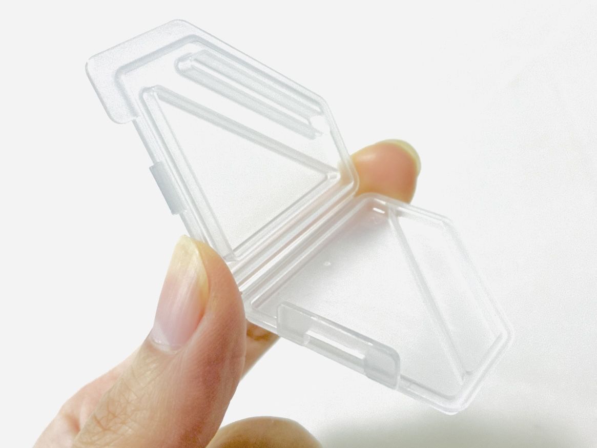 【セリア】コスメのもったいないを救う〈超実用アイテム〉発見！長年のモヤモヤをすっきり解決「気持ちよくフィットします♡」