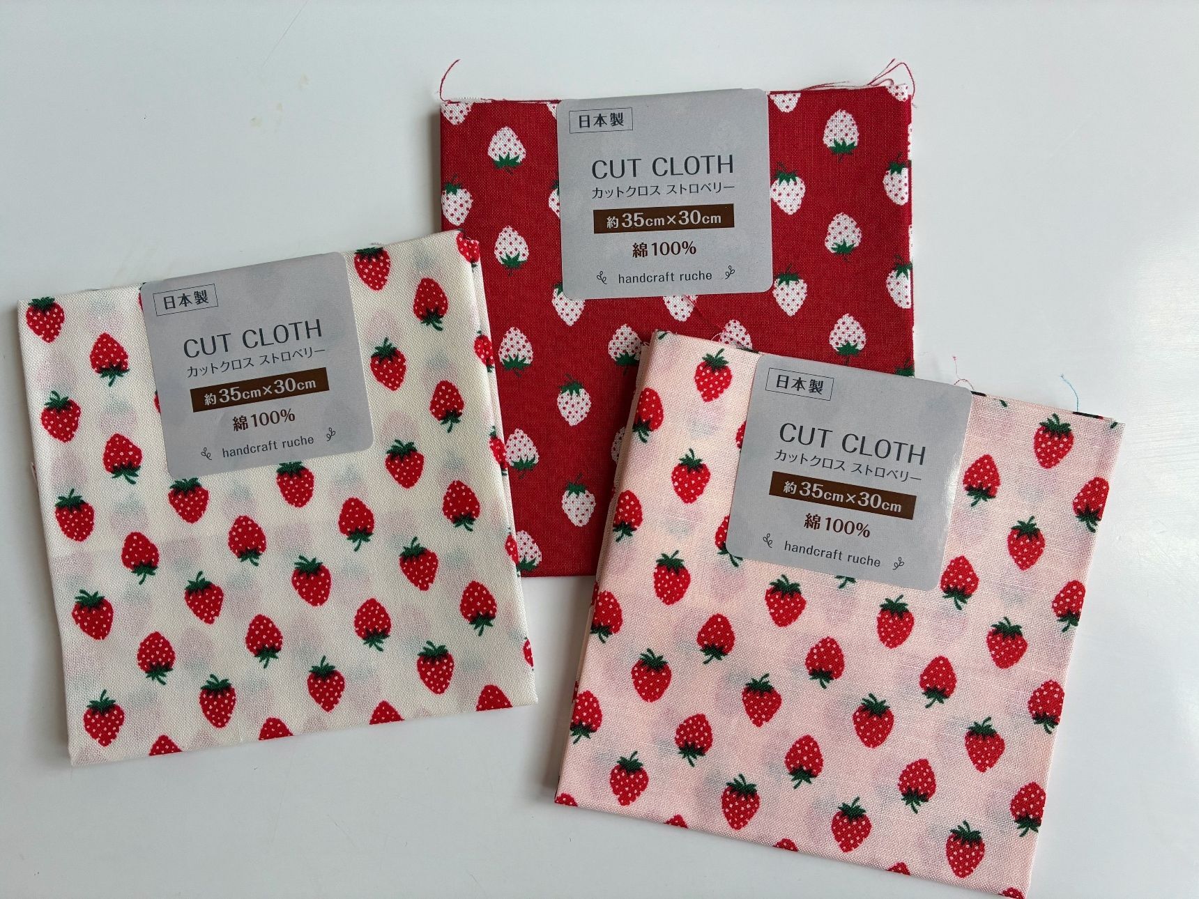 【セリア】小粒が可愛いストロベリーのカットクロス