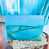 壁に穴を開けたくないカレンダー「あっという間に卓上式に」