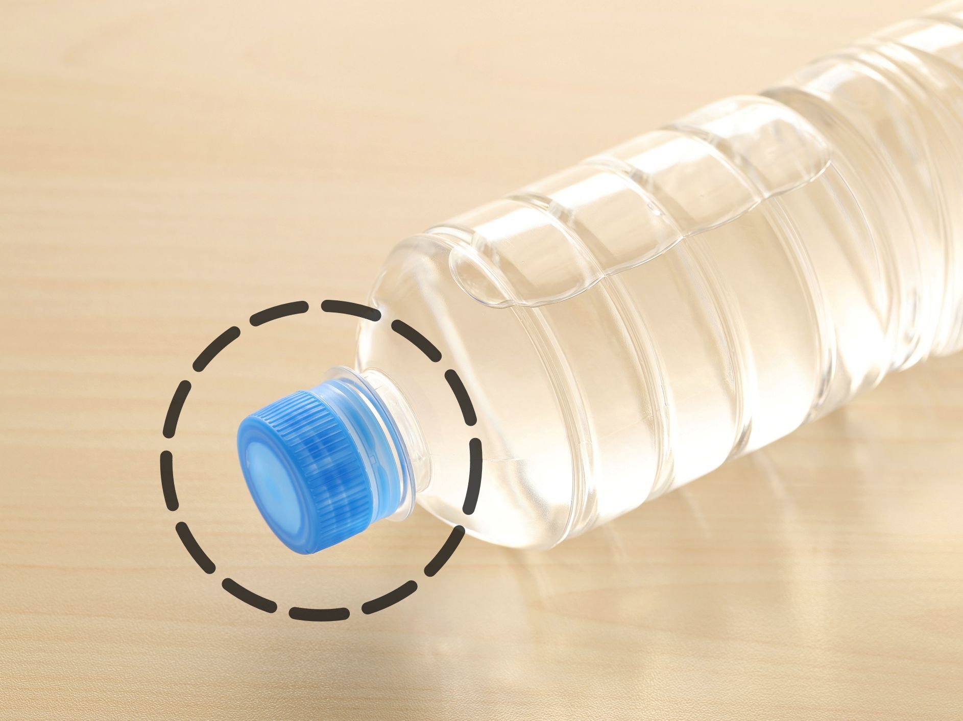 ペットボトルの『フタの裏側』に注目！磁石を仕込んだら→想像以上に便利だった♡