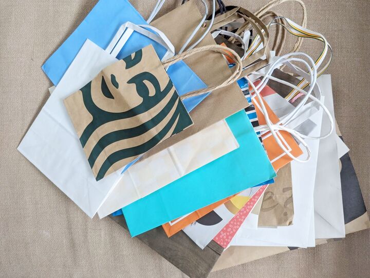 『余りすぎた紙袋』を使い切る方法!「もう放置するのは卒業♡」実用&おしゃれアイデア5選