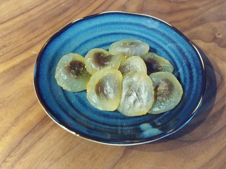 【超簡単】スーパーのわらび餅が“ぷるとろ”に変化♡そのまま食べる前に試したい通なテクニック!