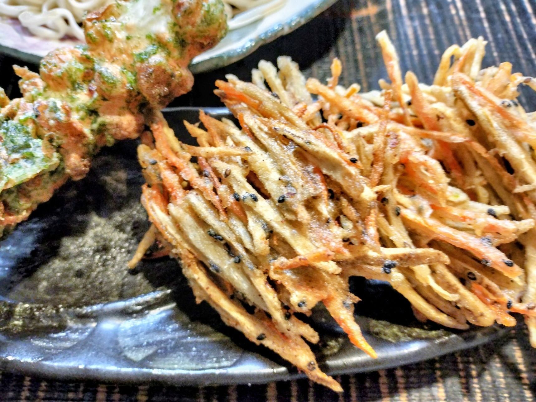 ごぼうと人参のかき揚げ！コレを加えて、きんぴら風仕上げ！サクサクかき揚げ！