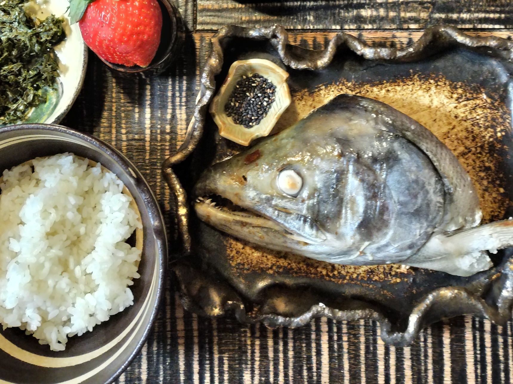 格別な鮭茶漬け！新巻鮭の頭！旨味出ますよー！