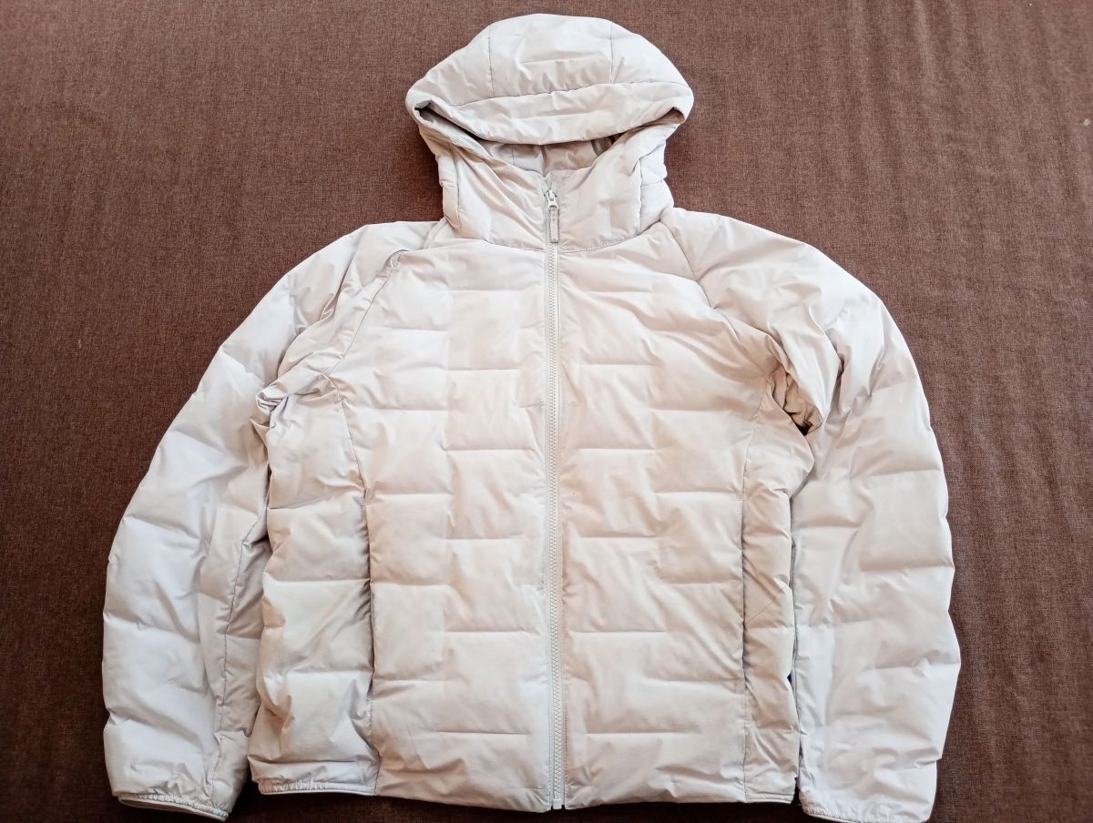 ダウンジャケットの砂汚れは『軍手』落とせる！？噂の方法を検証してみた結果…「これで外遊びも安心♪」