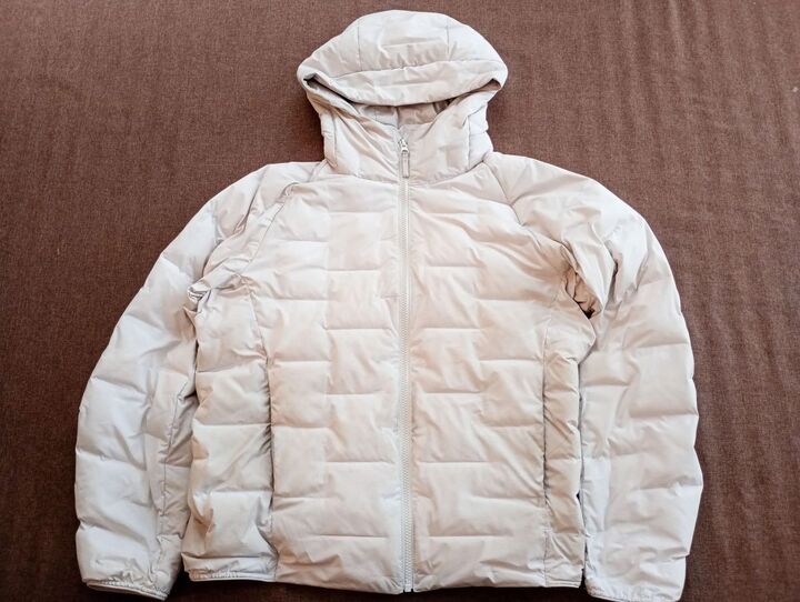 ダウンジャケットの砂汚れは『軍手』落とせる!?噂の方法を検証してみた結果…「これで外遊びも安心♪」