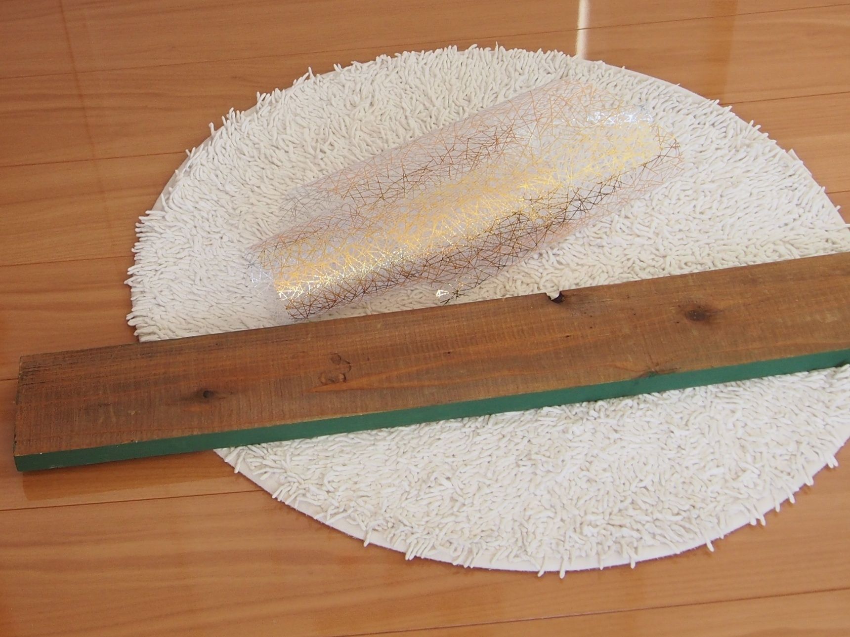 杉板とフイルムを用意します