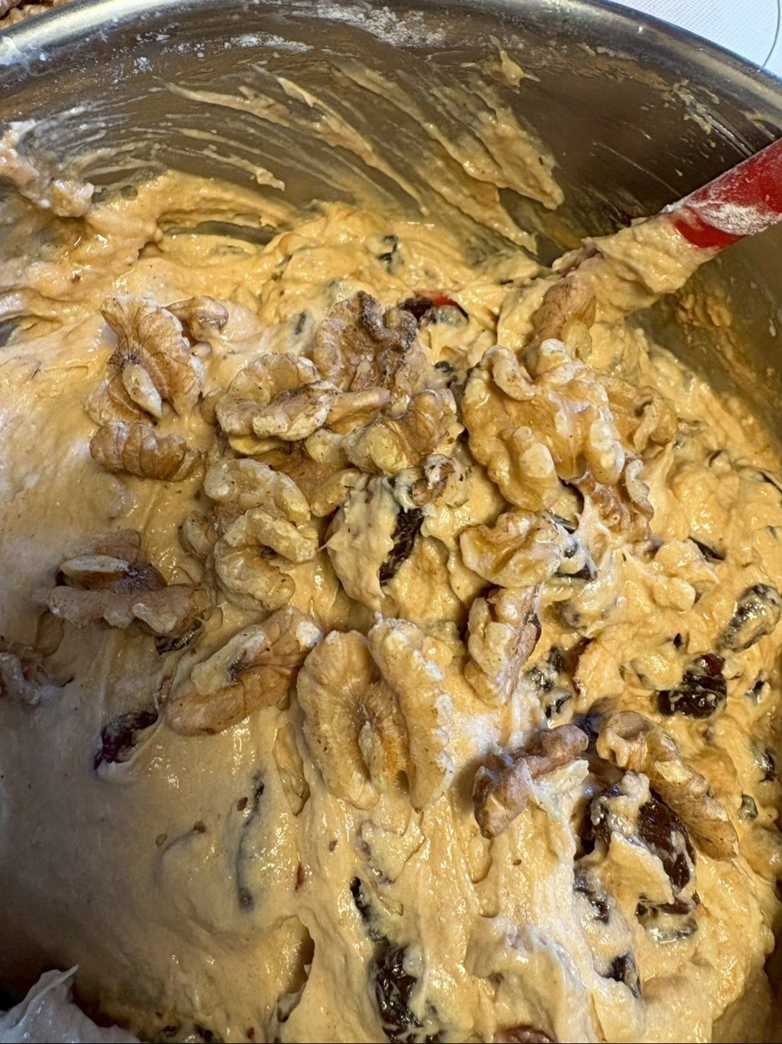 プレーンもチョコもクルミを炒って加えました。