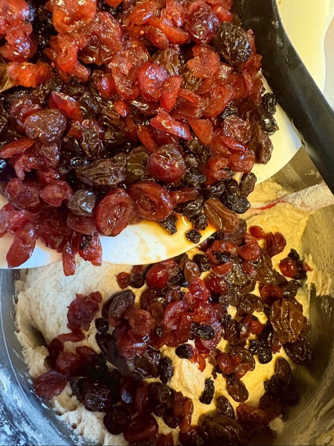 ラム酒に漬けた果物をたくさん入れました！