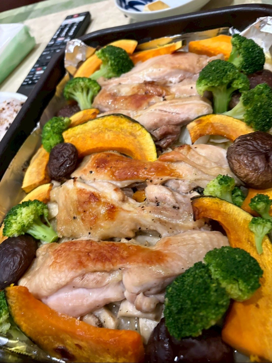 椎茸をひっくり返して冷凍ブロッコリーも足して追い焼きして完成です！