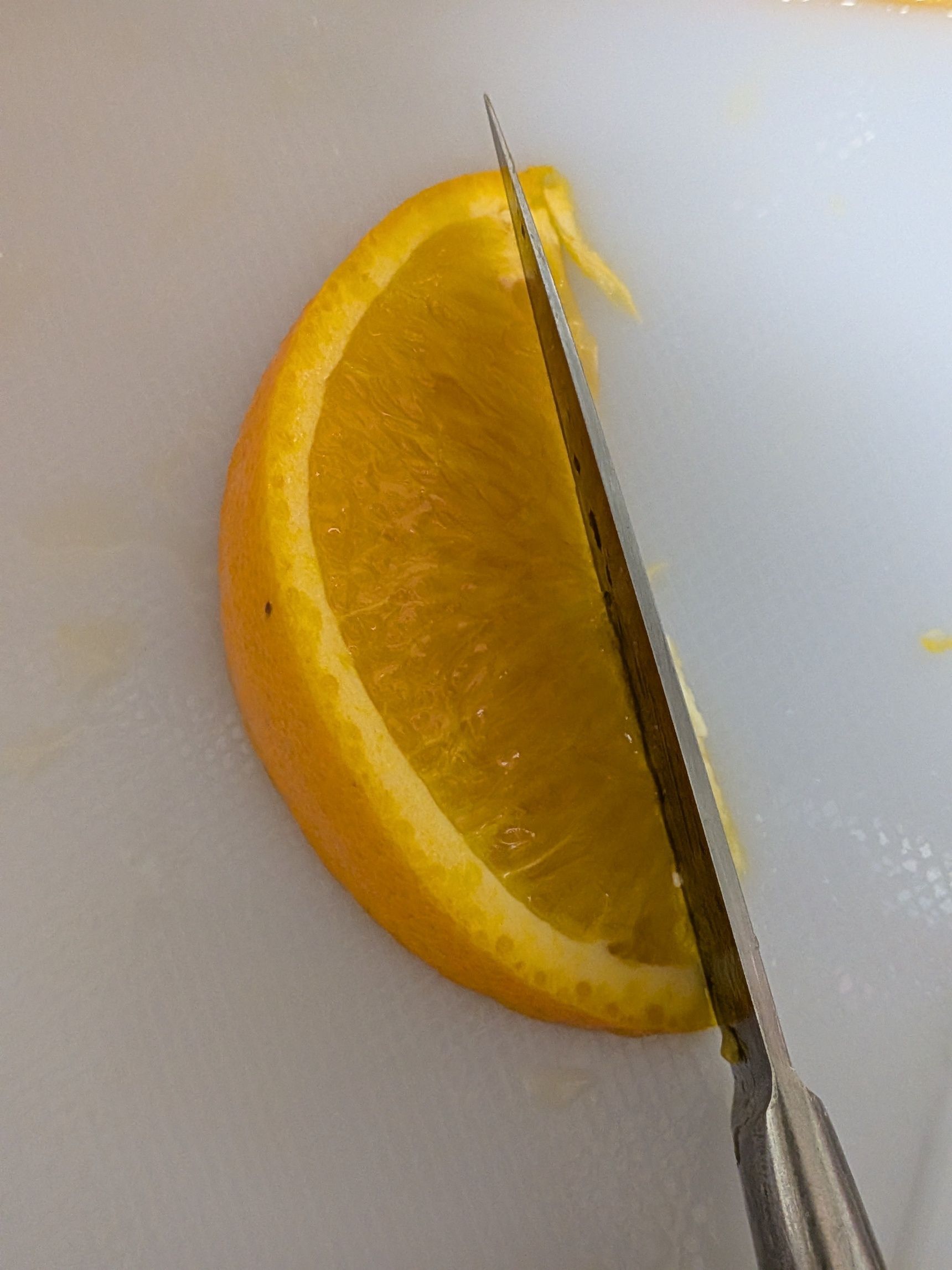 1、オレンジを飾り切りする。