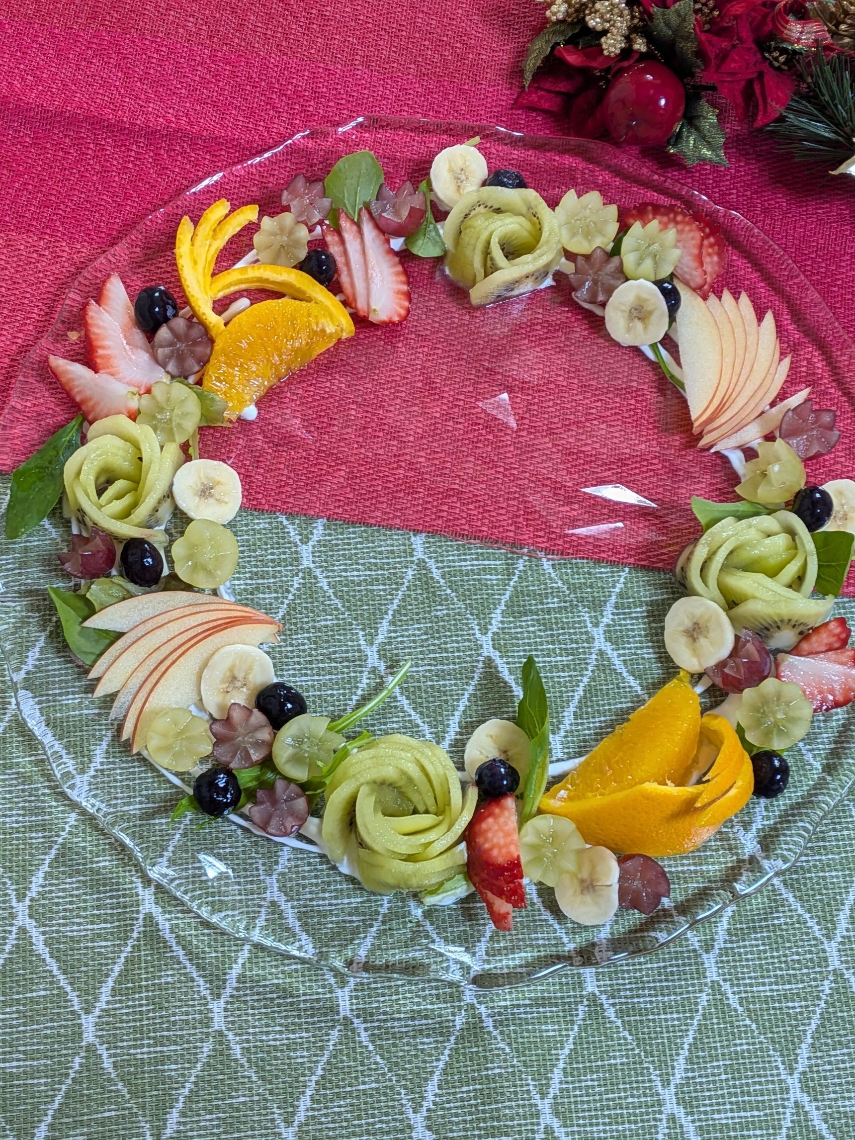 7、ベビーリーフと工程1〜5を順に盛り付けていく。