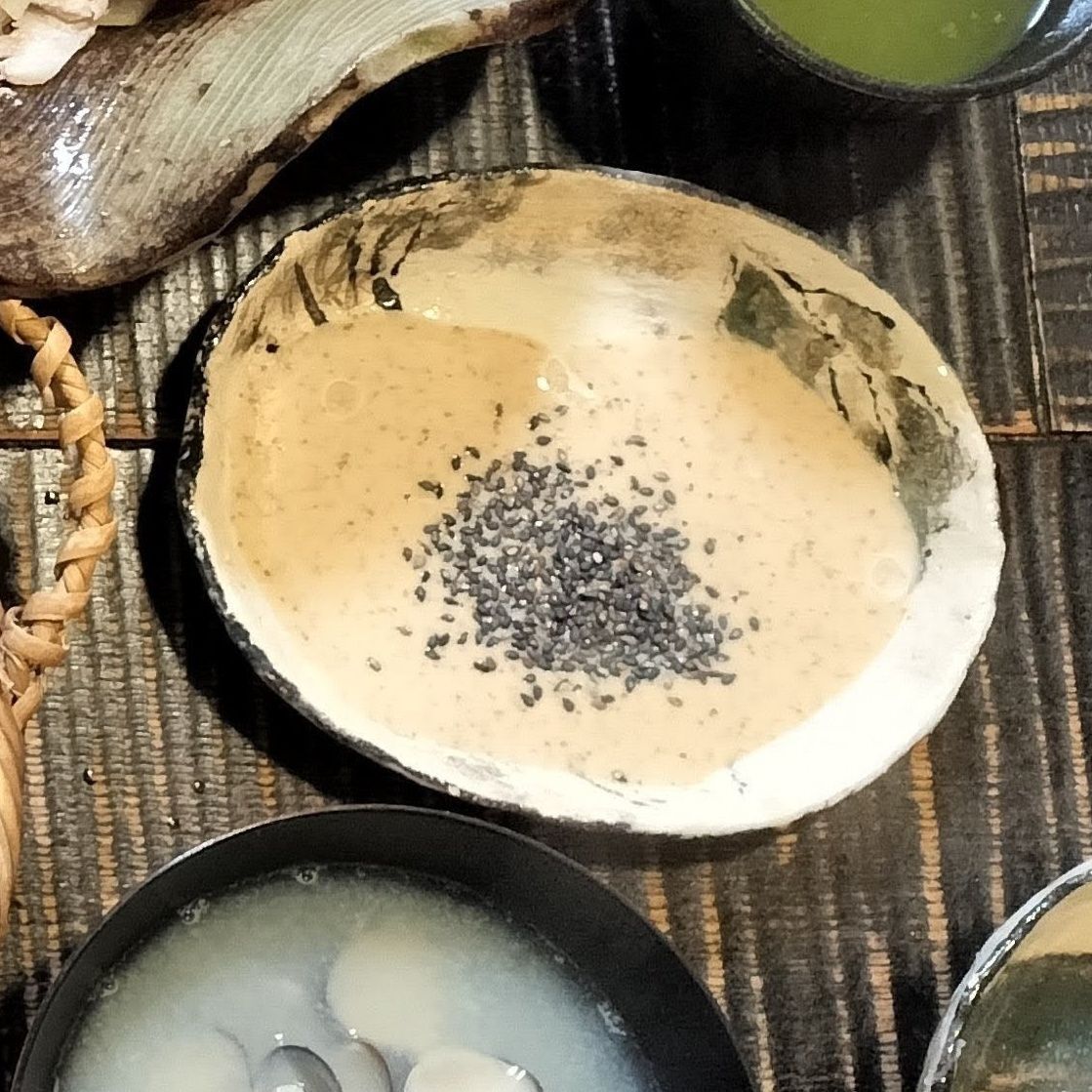 2.銘々皿に、材料●を入れる→ネギをたっぷり加えて、つけダレ完成！