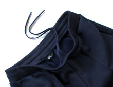 【ユニクロ：シー】カジュアルすぎないキレイめスウェットパンツが40代に大好評♡オフィスでも履けちゃいます！